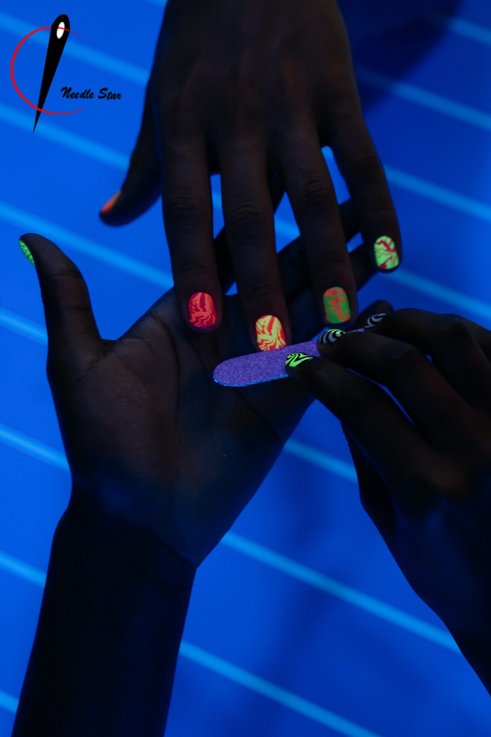 What Color Nails goes With Green Dress?