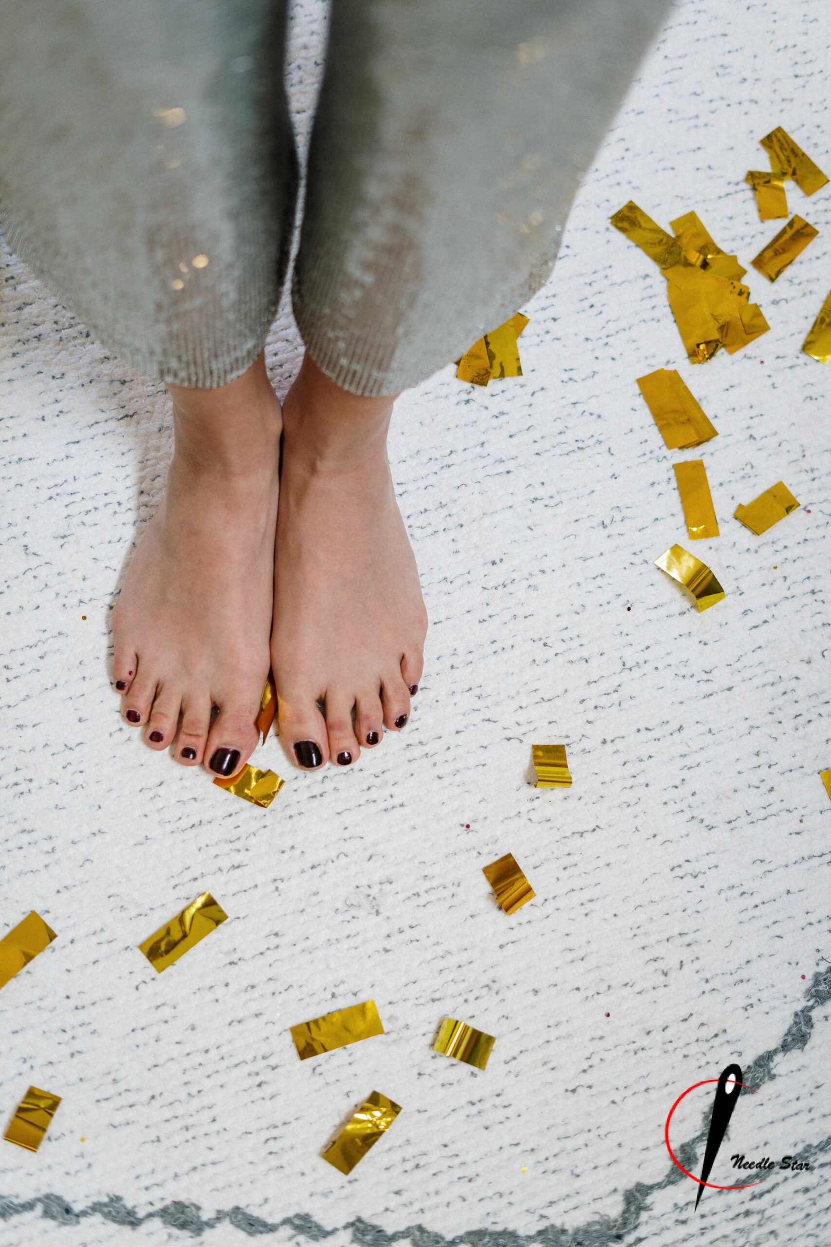 What Color Nail Polish Goes With Gold Shoes?